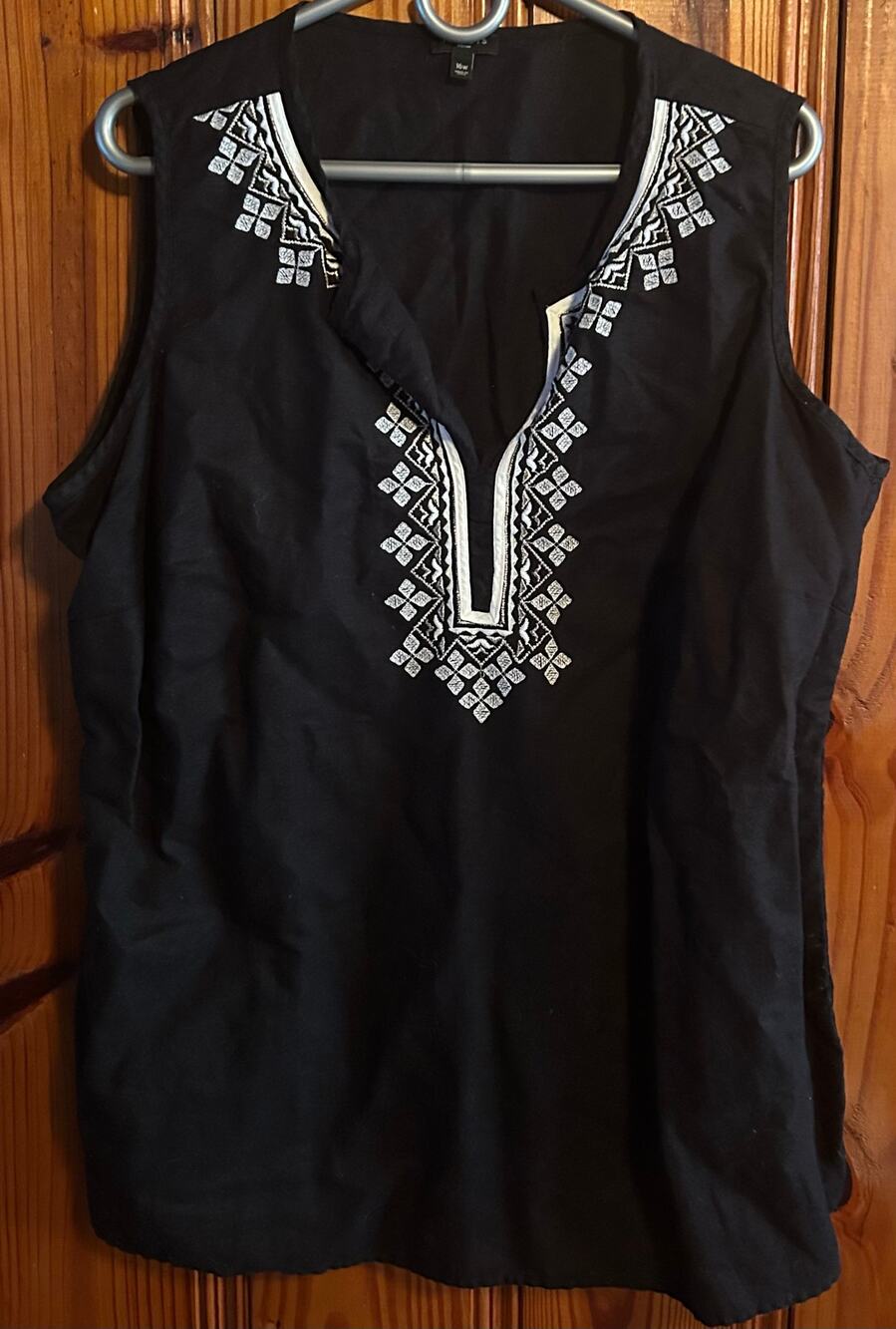 Talbots  Linen Blend Embroidered Split Neck Sleeveless Shell Black 16W